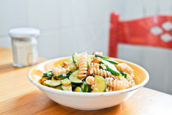 Pâtes aux courgettes, amandes et zestes de citron