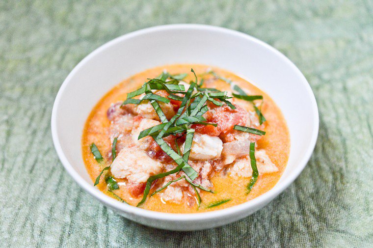 Curry de poisson facile, tomates et lait de coco Recette