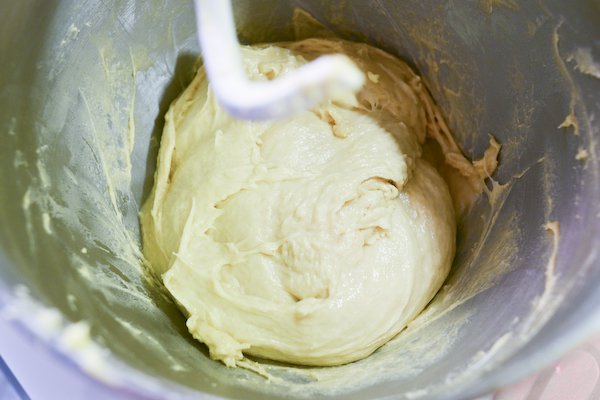 Brioches aux pépites de chocolat : Préparation de la pâte (2)