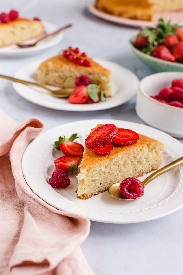 3 Ingredient Greek Yogurt Cake (No Sugar Added, Low Carb, Gluten Free) -  Hungry Happens