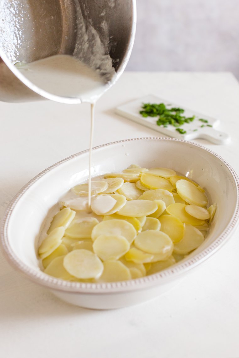 French Scalloped Potatoes (Gratin Dauphinois))