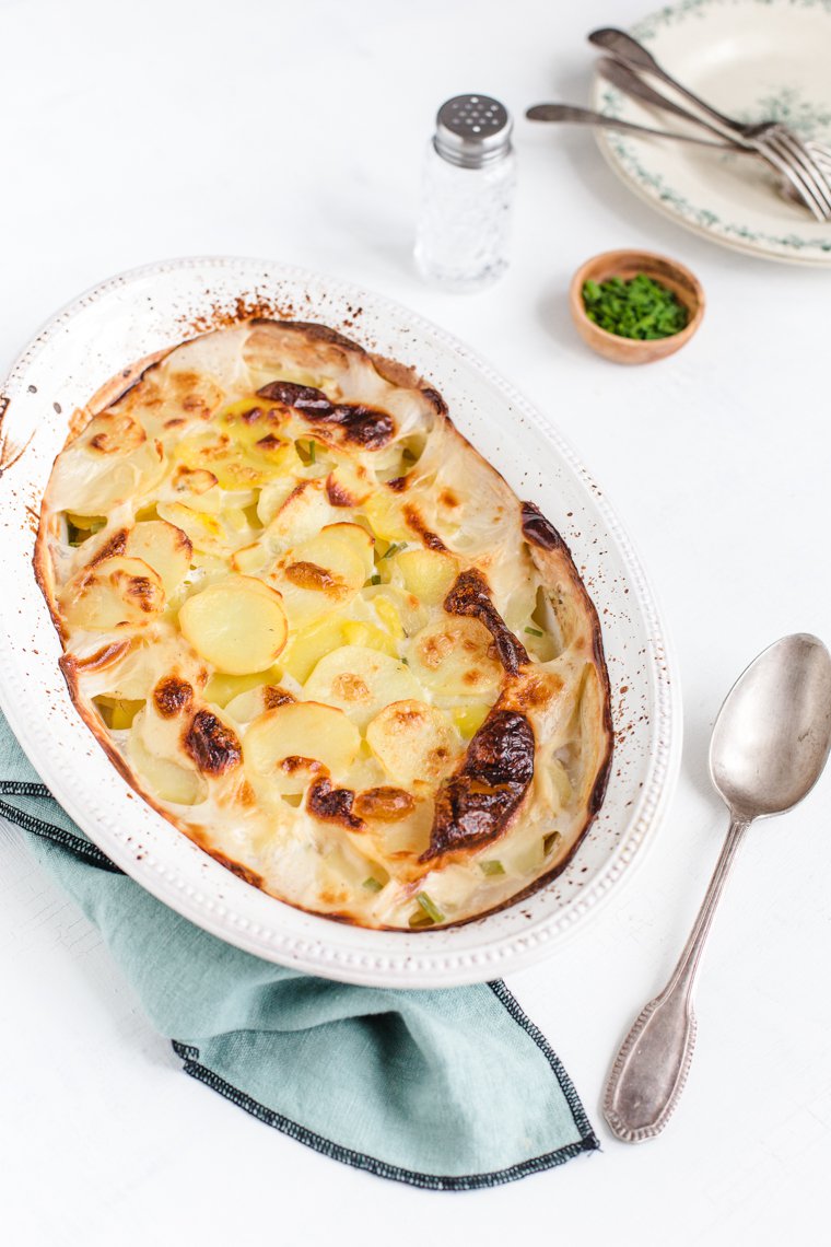 French Scalloped Potatoes (Gratin Dauphinois))