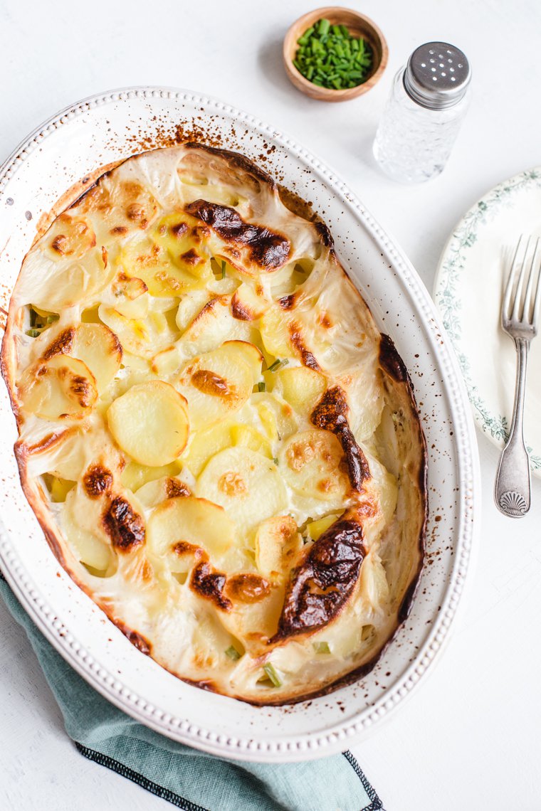 French Scalloped Potatoes (Gratin Dauphinois))