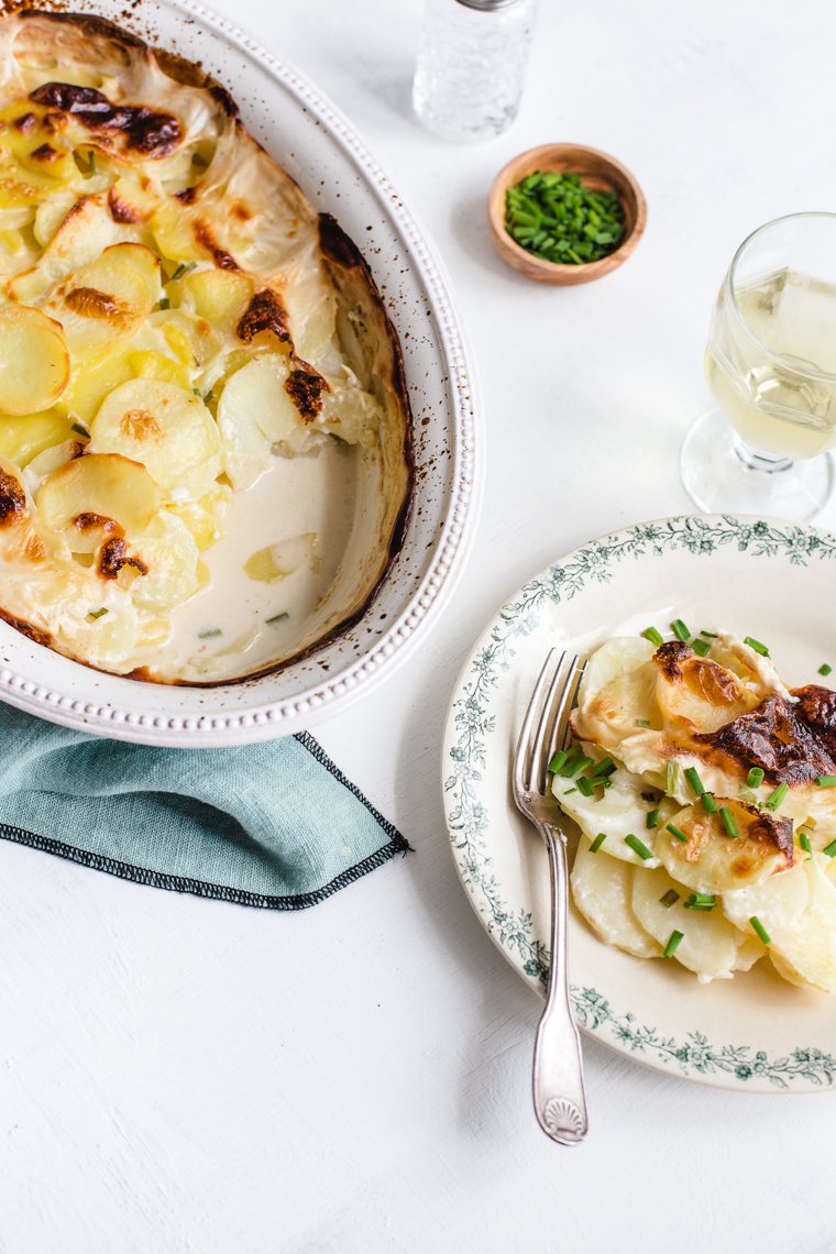 French Scalloped Potatoes (Gratin Dauphinois))