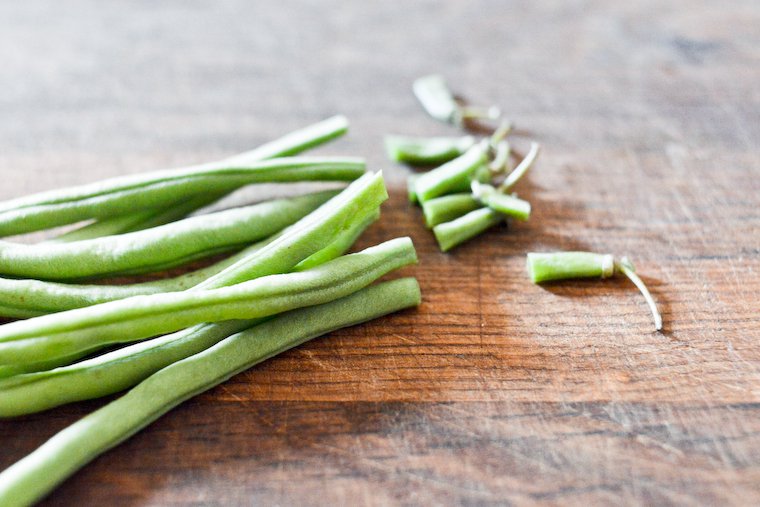 Green beans, stem-end snipped.