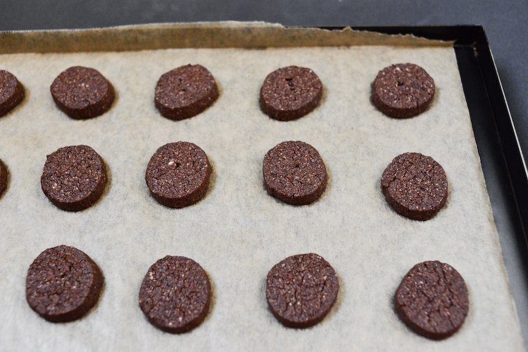 Gluten-free Chocolate Cookies (Just 4 Ingredients!)