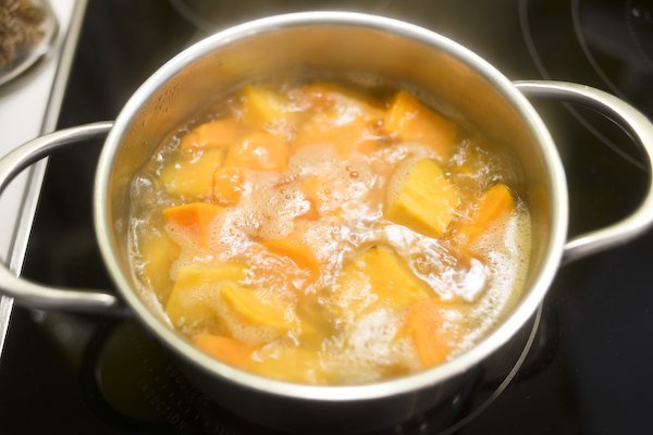 Boiling sweet potatoes