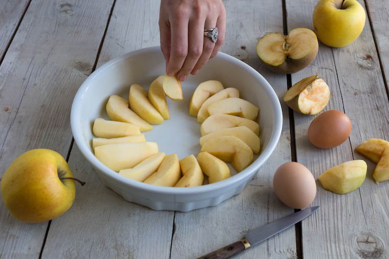 Gâteau de Mamy (French Grandmother's Apple Cake)